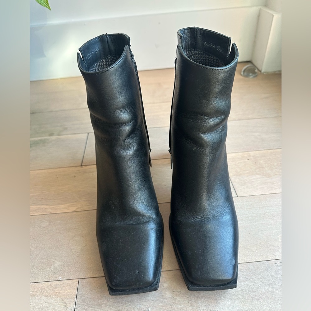 Aquatalia Black Leather Square Toe Boots (Women’s 9.5)